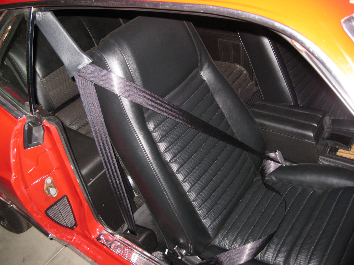 AU Compliant Mustang Front 3-Point Seat Belts